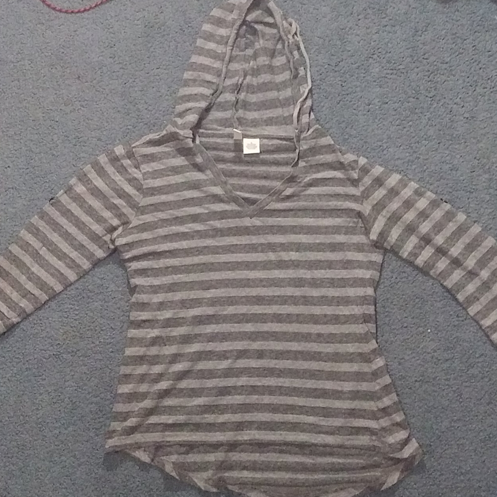 Stripped quarter sleeve top